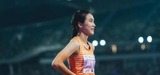 惊险！陈妤颉最后30米狂减速15岁少女严欣怡也成功晋级！(图2)