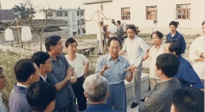 94岁老人偶然翻看杂志才发现失踪30多年的儿子已是国家功臣(图12)