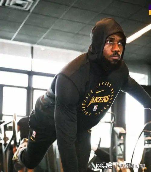 41岁詹姆斯再破天花板这一次他让和库里整个体坛沉默了(图13)