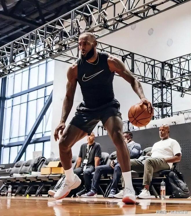 41岁詹姆斯再破天花板这一次他让和库里整个体坛沉默了(图14)