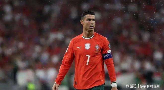 40岁C罗肌肉如刀刻球迷：可再战一届世界杯(图2)