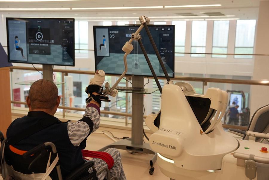 “一家一机”进入倒计时康复机器人已在医院、社区康复中心批量“上岗”(图2)