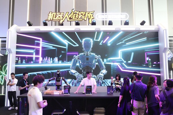 十余款首发首创产品发布具身智能机器人成焦点(图3)