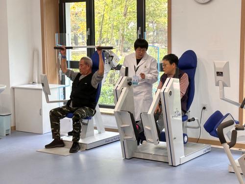 被指出征东亚杯行李多国足：51人托运140件装备行李为必要物资(图1)