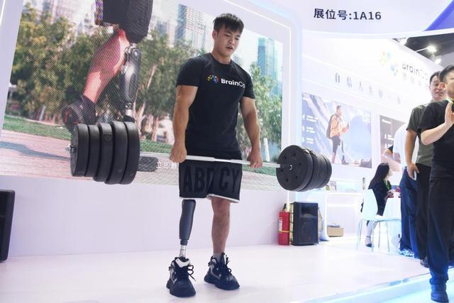 行得更稳、听得更清！2025福祉博览会展示智能助残新成果(图3)