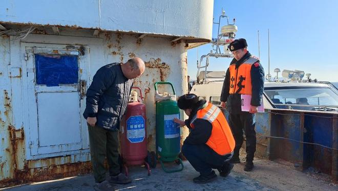 大连一夜扣押259艘渔船！北斗被拆、暗舱藏人安全黑洞有多大？(图8)