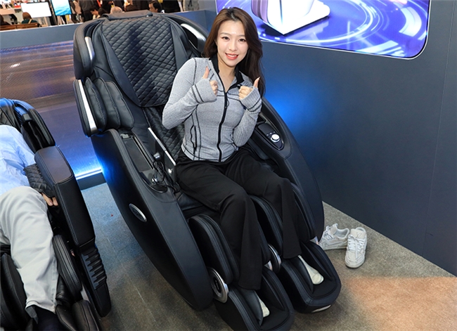 荣泰旗下品牌Aront亮相CES 2026四款健康黑科技产品征服众多老外(图3)