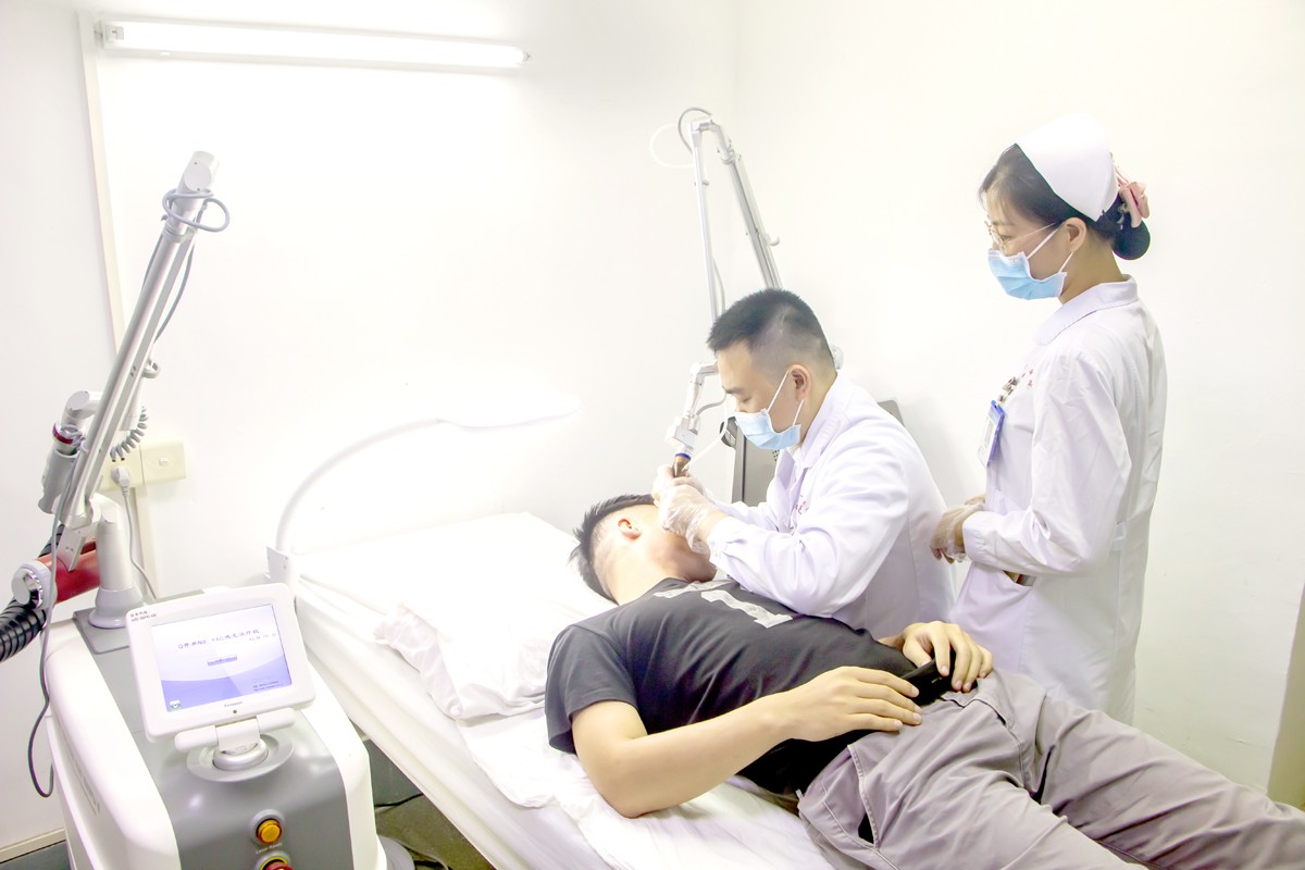 爱康国宾、爱康悦养荣登财经新康养2025年度影响力双榜单