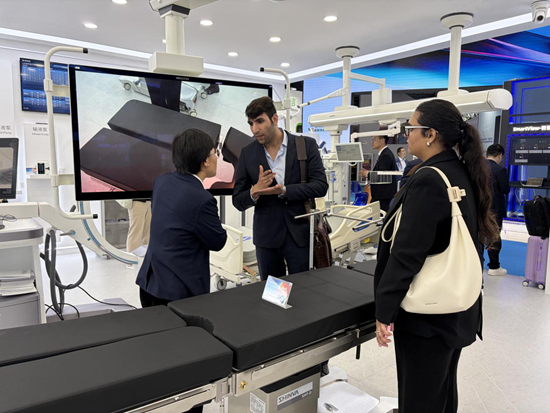 新华医疗亮相第93届CMEF 展示多领域智慧创新成果(图2)