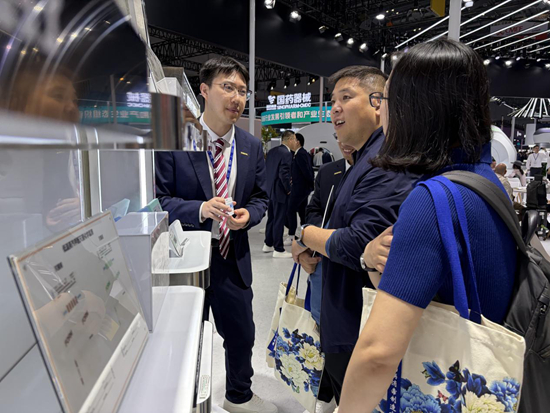 新华医疗亮相第93届CMEF 展示多领域智慧创新成果(图3)